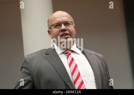 Der Kanzlerminister Peter Altmaier (CDU) ist vor dem 5 abgebildet. Untersuchungskommission zur Beantwortung von Fragen über die Position seines Ministerdienstes in den Emissionsskandalen in Berlin am 15. Dezember 2016. (Foto von Emmanuele Contini/NurPhoto) *** Bitte benutzen Sie die Gutschrift aus dem Kreditfeld *** Stockfoto