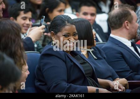 Am Donnerstag, den 15.. Dezember, spricht die Schauspielerin Octavia Spencer im South Court Auditorium des Eisenhower Executive Office Building des Weißen Hauses mit dem Publikum nach einer Podiumsdiskussion über den Film einen biografischen Film, der die Geschichte der NASA-Pioniere Katherine Johnson, Dorothy Vaughn, erzählt, Und Mary Jackson, afroamerikanische Frauen, deren Arbeit die ersten Starts von Amerikanern in den Weltraum ermöglichte. (Foto von Cheriss May/NurPhoto) *** Bitte nutzen Sie die Gutschrift aus dem Kreditfeld *** Stockfoto