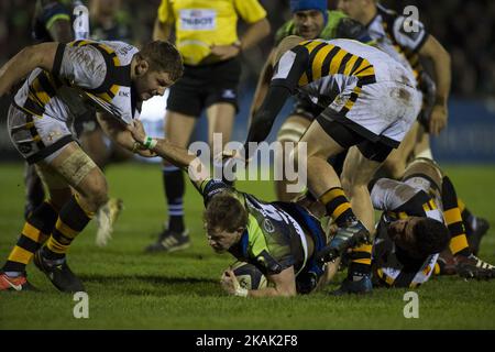 Kieran Marmion von Connacht mit dem Ball während der European Rugby Champions Cup Runde 4 Spiel zwischen Connacht Rugby und Wespen auf dem Sportplatz in Galway, Irland am 17. Dezember 2016 (Foto von Andrew Surma/NurPhoto) *** Bitte benutzen Sie die Gutschrift aus dem Credit Field *** Stockfoto