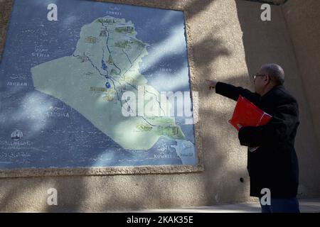 Die Ruinen der antiken Stadt Babylon, 59 Meilen (94 Kilometer) südwestlich von Bagdad, Irak, am 20. Dezember 2016. Gegründet 2.300 v. Chr., Hauptstadt des babylonischen Reiches 1700 v. Chr. regiert von Hammurabi und wieder im Jahr 600 v. Chr. regiert von Nebukadnezar II und Heimat der berühmten Statue, der Löwe von Babylon. Hier arbeitet ein Archäologe als Führer in den Ruinen von Babylon. (Foto von Noe Falk Nielsen/NurPhoto) *** Bitte nutzen Sie die Gutschrift aus dem Kreditfeld *** Stockfoto