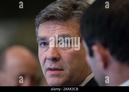 Der ehemalige französische Wirtschaftsminister Arnaud Montebourg, Kandidat für die linken Vorwahlen vor den Präsidentschaftswahlen 2017 in Frankreich, nimmt am 20. Dezember 2016 an einem Treffen zur Umweltpolitik in Paris, Frankreich, Teil. (Foto von Julien Mattia/NurPhoto) *** Bitte nutzen Sie die Gutschrift aus dem Kreditfeld *** Stockfoto