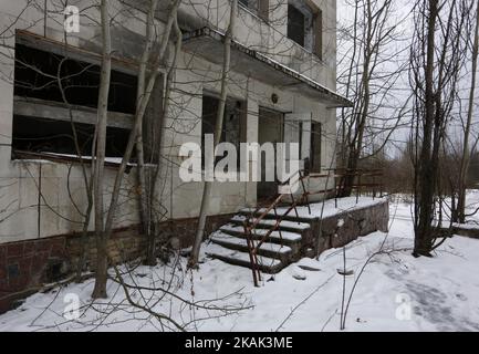 Eine allgemeine Ansicht der verlassenen Stadt Pripyat, in der Nähe des Kernkraftwerks Tschernobyl in Tschernobyl, Ukraine, 22. Dezember 2016. Der neue Schutzraum über den Resten der Kernreaktoreinheit 4 wird den betroffenen vierten Reaktor sichern. Die Hütte ist über 105 Meter hoch und wiegt 36.000 Tonnen. Die Explosion der Einheit 4 des Kernkraftwerks Tschernobyl in den frühen Morgenstunden des 26. April 1986 gilt noch immer als der größte Unfall in der Geschichte der Atomenergie-Erzeugung (Foto: Maxym Marusenko/NurPhoto) *** Bitte benutzen Sie den Credit Field *** Stockfoto