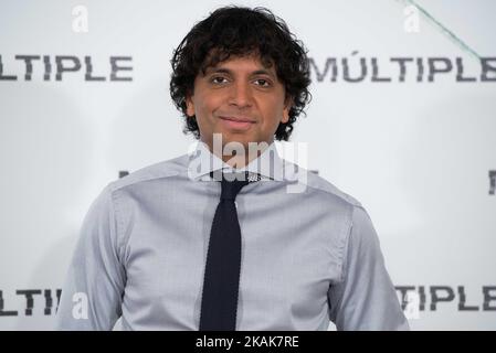 M. Night Shyamalan nimmt am 12. Januar 2017 an der 'Multiple' ('Split') Film-Fotozelle im Villamagna Hotel in Madrid Teil (Foto von Gabriel Maseda/NurPhoto) *** Bitte nutzen Sie die Gutschrift aus dem Credit-Feld *** Stockfoto