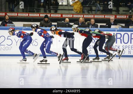 Ekaterina Konstantinova (RUS),Sofia PROSVIRNOVA (RUS), Suzanne Schulting (NED), Arianna Fontana (ITA),Lucia Peretti (ITA),Petra Jaszapati (HUN) - 1500 m - Damen bei der ISU European Short Track Speed Skating Championships 2017 in Turin, Italien, am 14. Januar 2017. (Foto von Mauro Ujetto/NurPhoto) *** Bitte benutzen Sie die Gutschrift aus dem Kreditfeld *** Stockfoto