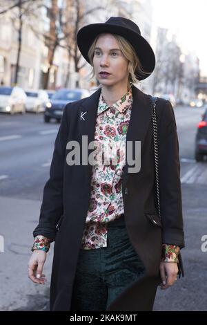 Ein Gast posiert für ein Bild nach der Holy Ghost Fashion Show während der Mercedes-Benz Fashion Week Berlin A/W 2017 am 17. Januar 2017 im Kaufhaus Jandorf in Berlin. (Foto von Emmanuele Contini/NurPhoto) *** Bitte benutzen Sie die Gutschrift aus dem Kreditfeld *** Stockfoto