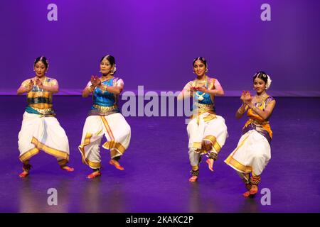 Tamilische Tänzer treten am 15. Januar 2017 beim Thai Pongal Festival in Markham, Ontario, Kanada, auf. Das Fest des thailändischen Pongal ist ein Dankfest zu Ehren des hinduistischen Sonnengottes (Lord Surya) für eine erfolgreiche Ernte. (Foto by Creative Touch Imaging Ltd./NurPhoto) *** Bitte nutzen Sie die Gutschrift aus dem Kreditfeld *** Stockfoto