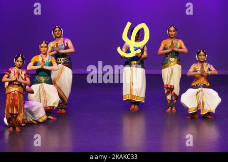 Tamilische Tänzer treten am 15. Januar 2017 beim Thai Pongal Festival in Markham, Ontario, Kanada, auf. Das Fest des thailändischen Pongal ist ein Dankfest zu Ehren des hinduistischen Sonnengottes (Lord Surya) für eine erfolgreiche Ernte. (Foto by Creative Touch Imaging Ltd./NurPhoto) *** Bitte nutzen Sie die Gutschrift aus dem Kreditfeld *** Stockfoto