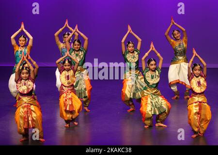 Tamilische Tänzer treten am 15. Januar 2017 beim Thai Pongal Festival in Markham, Ontario, Kanada, auf. Das Fest des thailändischen Pongal ist ein Dankfest zu Ehren des hinduistischen Sonnengottes (Lord Surya) für eine erfolgreiche Ernte. (Foto by Creative Touch Imaging Ltd./NurPhoto) *** Bitte nutzen Sie die Gutschrift aus dem Kreditfeld *** Stockfoto