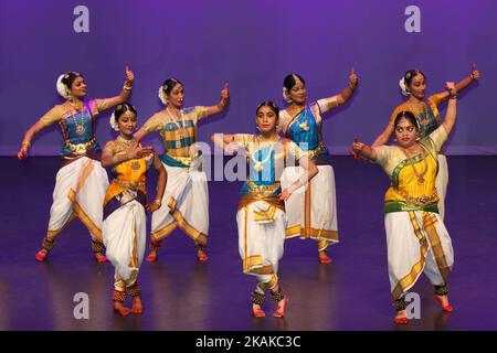 Tamilische Tänzer treten am 15. Januar 2017 beim Thai Pongal Festival in Markham, Ontario, Kanada, auf. Das Fest des thailändischen Pongal ist ein Dankfest zu Ehren des hinduistischen Sonnengottes (Lord Surya) für eine erfolgreiche Ernte. (Foto by Creative Touch Imaging Ltd./NurPhoto) *** Bitte nutzen Sie die Gutschrift aus dem Kreditfeld *** Stockfoto