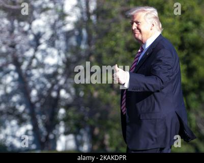 US-Präsident Donald Trump geht am 26. Januar 2017 von Marine One ins Weiße Haus in Washington, DC. (Foto von Cheriss May/NurPhoto) *** Bitte nutzen Sie die Gutschrift aus dem Kreditfeld *** Stockfoto