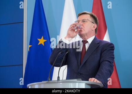 Der lettische Premierminister Maris Kucinskis während der Pressekonferenz im Kanzleramt des Ministerpräsidenten in Warschau, Polen am 26. Januar 2017 (Foto: Mateusz Wlodarczyk/NurPhoto) *** Bitte benutzen Sie die Gutschrift aus dem Kreditfeld *** Stockfoto