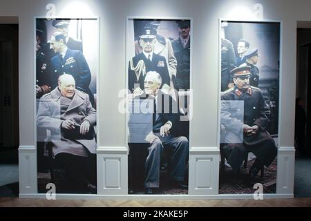 Museum des Zweiten Weltkriegs in Danzig - die Bilder von Winston Churchill, Franklin Delano Roosevelt und Joseph Stalin sind am 28. Januar 2017 in Danzig, Polen, zu sehen. Das Museum zeigt die Kriegserfahrungen Polens und der anderen Länder Ost-Mitteleuropas. (Foto von Michal Fludra/NurPhoto) *** Bitte nutzen Sie die Gutschrift aus dem Kreditfeld *** Stockfoto