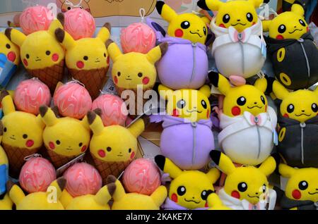 Gefüllte Pikachu-Spielzeuge, eine Pokemon-fiktive Figur, werden in einem Spielcenter in Tokio, Japan, am 28. Januar 2017 gestapelt. (Foto von Hitoshi Yamada/NurPhoto) *** Bitte nutzen Sie die Gutschrift aus dem Kreditfeld *** Stockfoto