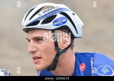 Der deutsche Marcel Kittel aus den Quick-Step Floors hält das lider Blue Jersey nach der dritten Etappe der Dubai Tour 2017 in der Silicon Oasis, mit Start vom DIMS - Dubai International Marina Club, und Ziel in Al Aqah mit Blick auf den Golf von Oman. Die Dubai Tour 2017 findet vom 31.. Januar bis 4.. Februar statt. Am Mittwoch, den 2. Februar 2017, in Al Aqah, VAE. Foto von Artur Widak *** Bitte nutzen Sie die Gutschrift aus dem Kreditfeld *** Stockfoto