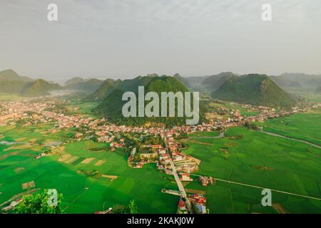 Eine Luftaufnahme des ländlichen Bezirks Bac Son in Vietnam Stockfoto