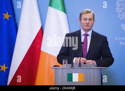 Premierminister von Irland; Enda Kenny während der Presse am 09. Februar 2017 in Warschau, Polen. Kenny ist ein irischer Politiker, der seit März 2011 Taoiseach von Irland ist. (Foto von Krystian Dobuszynski/NurPhoto) *** Bitte nutzen Sie die Gutschrift aus dem Kreditfeld *** Stockfoto