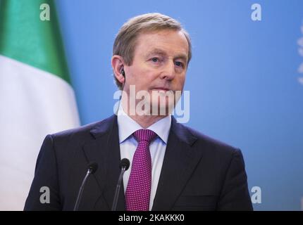 Premierminister von Irland; Enda Kenny während der Presse am 09. Februar 2017 in Warschau, Polen. Kenny ist ein irischer Politiker, der seit März 2011 Taoiseach von Irland ist. (Foto von Krystian Dobuszynski/NurPhoto) *** Bitte nutzen Sie die Gutschrift aus dem Kreditfeld *** Stockfoto