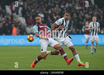 Winston Reid von West Ham United schlägt West Bromwich Albions Salom?n Rond?n während des EPL - Premier League-Spiels von West Ham United gegen West Bromwich Albion am 11. Februar 2017 im London Stadium, Queen Elizabeth II Olympic Park, London, Großbritannien. (Foto von Kieran Galvin/NurPhoto) *** Bitte benutzen Sie die Gutschrift aus dem Kreditfeld *** Stockfoto