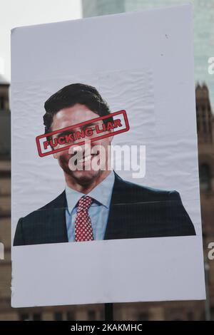 Die Kanadier protestieren am 11. Februar 2017 beim Nationalen Aktionstag zur Wahlreform in Toronto, Ontario, Kanada, gegen den kanadischen Premierminister Justin Trudeau und die liberale Regierung. Im ganzen Land fanden Proteste statt, nachdem Trudeau sein Wahlversprechen, die Wahlreform zu erreichen und das Post-System abzuschaffen, nicht eingehalten hatte. (Foto by Creative Touch Imaging Ltd./NurPhoto) *** Bitte nutzen Sie die Gutschrift aus dem Kreditfeld *** Stockfoto