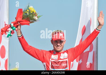 Alexander KRISTOFF vom TEAM KATUSHA ALPECIN, abgebildet während der Preisverleihung, nachdem er die Eröffnungsetappe, eine 176,5km von Al Sawadi Beach nach Naseem Park, der Radtour 2017 von Oman gewonnen hat. Am Dienstag, den 14. Februar 2017, in Maskat, Oman. Foto von Artur Widak *** Bitte nutzen Sie die Gutschrift aus dem Kreditfeld *** Stockfoto