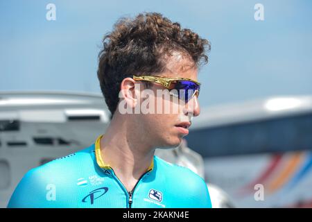 Fabio Aru vom Astana Team vor der Eröffnungsphase, einer 176,5km vom Al Sawadi Beach zum Naseem Park der Radtour durch den Oman 2017. Am Dienstag, den 14. Februar 2017, in Maskat, Oman. Foto von Artur Widak *** Bitte nutzen Sie die Gutschrift aus dem Kreditfeld *** Stockfoto