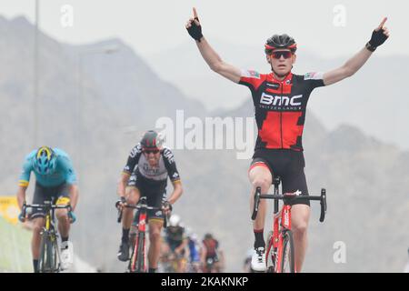 Ben HERMANS vom BMC Team gewinnt die zweite Etappe, eine 145,5km von Nakhal nach Al Bustan, und übernimmt die Führung bei der Radtour durch den Oman 2017. Am Mittwoch, den 15. Februar 2017, in Al Bustan, Oman. Foto von Artur Widak *** Bitte nutzen Sie die Gutschrift aus dem Kreditfeld *** Stockfoto