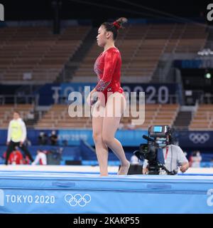 03.. AUGUST 2021 - TOKIO, JAPAN: Sunisa LEE aus den Vereinigten Staaten spielt beim Frauen-Balance-Strahl während der Finals des Kunstturnen-Apparats bei den Olympischen Spielen 2020 in Tokio (Foto: Mickael Chavet/RX) Stockfoto