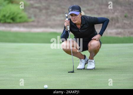 Sarah Kemp aus Australien auf dem Green 11. während der zweiten Runde der ISPS Handa Women's Australian Open im Royal Adelaide Golf Club am 17. Februar 2017 in Adelaide, Australien. (Foto von Andy Astfalck/NurPhoto) *** Bitte nutzen Sie die Gutschrift aus dem Kreditfeld *** Stockfoto