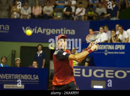 Carlos Berlocq aus Argentinien gibt den Ball an Thiago Monteiro aus Brasilien zurück, während eines Tennisspiels der ATP Argentina Open in Buenos Aires, Argentinien, Freitag, den 17. Februar, 2017. (Foto von Gabriel Sotelo/NurPhoto) *** Bitte benutzen Sie die Gutschrift aus dem Kreditfeld *** Stockfoto