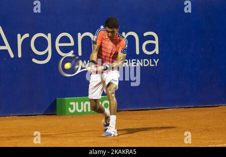 Thiago Monteiro aus Brasilien gibt den Ball an Carlos Berlocq aus Argentinien zurück, während eines Tennisspiels der ATP Argentina Open in Buenos Aires, Argentinien, Freitag, den 17. Februar, 2017. (Foto von Gabriel Sotelo/NurPhoto) *** Bitte benutzen Sie die Gutschrift aus dem Kreditfeld *** Stockfoto