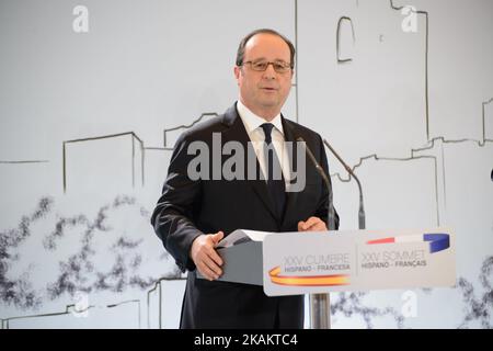 Der französische Präsident Francois Hollande spricht während einer gemeinsamen Pressekonferenz mit dem spanischen Ministerpräsidenten im Centre Centre Centre Centre Centre Centre Centre Centre Centre Centre Centre Centre Centre Centre Centre Centre de Centre in Málaga am 20. Februar 2017. (Foto von Guillaume Pinon/NurPhoto) *** Bitte nutzen Sie die Gutschrift aus dem Kreditfeld *** Stockfoto