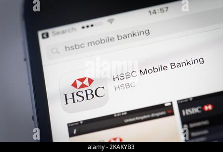 Die Smartphone-App für das HSBC-Banking wird am 1. März 2017 in Bydgoszcz, Polen, angezeigt. Zuvor hat HSBC Kenntnis davon erhalten, dass es Probleme mit dem Online-Banking-System gab, und Benutzer konnten sich nicht anmelden. (Foto von Jaap Arriens/NurPhoto) *** Bitte benutzen Sie die Gutschrift aus dem Kreditfeld *** Stockfoto