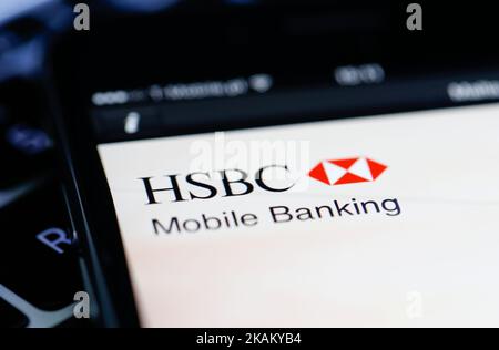 Die Smartphone-App für das HSBC-Banking wird am 1. März 2017 in Bydgoszcz, Polen, angezeigt. Zuvor hat HSBC Kenntnis davon erhalten, dass es Probleme mit dem Online-Banking-System gab, und Benutzer konnten sich nicht anmelden. (Foto von Jaap Arriens/NurPhoto) *** Bitte benutzen Sie die Gutschrift aus dem Kreditfeld *** Stockfoto