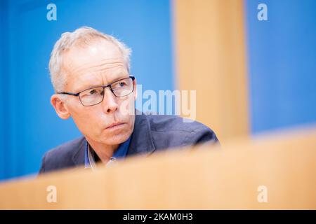 Berlin, Deutschland. 03.. November 2022. Johan Rockström, Direktor des Potsdam-Instituts für Klimafolgenforschung, nimmt an einer Pressekonferenz zur gesundheitlichen Bedrohung durch fossile Brennstoffe Teil. Quelle: Christoph Soeder/dpa/Alamy Live News Stockfoto