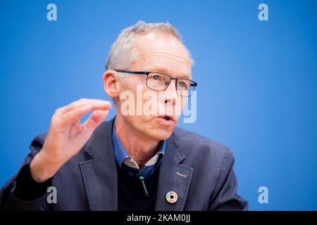 Berlin, Deutschland. 03.. November 2022. Johan Rockström, Direktor des Potsdam-Instituts für Klimafolgenforschung, spricht auf einer Pressekonferenz über die gesundheitliche Bedrohung durch fossile Brennstoffe. Quelle: Christoph Soeder/dpa/Alamy Live News Stockfoto