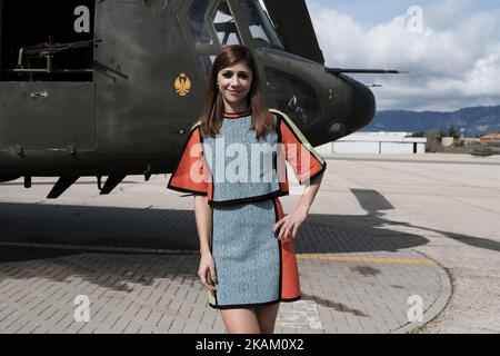 Mariam Hernandez nimmt am 6. März 2017 an der Fotozelle „Zona Hostil“ auf der Militärbasis FAMET in Colmenar Viejo, Spanien, Teil. (Foto von Oscar Gonzalez/NurPhoto) *** Bitte benutzen Sie die Gutschrift aus dem Kreditfeld *** Stockfoto