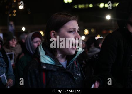 Menschen versammeln sich, um gegen die schwarze Trans-Frau zu protestieren, die in den ersten zwei Monaten des Jahres 2017 von der GUS-Polizei im Barclays Center, Brooklyn, NY, USA, ermordet wurde, 6. März 2017 (Foto von Anik Rahman/NurPhoto) *** Bitte benutzen Sie die Gutschrift aus dem Kreditfeld *** Stockfoto