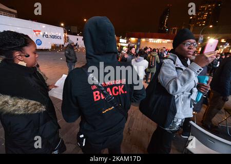 Menschen versammeln sich, um gegen die schwarze Trans-Frau zu protestieren, die in den ersten zwei Monaten des Jahres 2017 von der GUS-Polizei im Barclays Center, Brooklyn, NY, USA, ermordet wurde, 6. März 2017 (Foto von Anik Rahman/NurPhoto) *** Bitte benutzen Sie die Gutschrift aus dem Kreditfeld *** Stockfoto