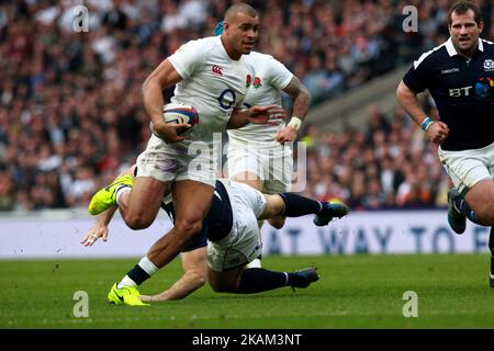 Englands Jonathan Joseph erzielt seinen zweiten Versuch beim RBS 6 Nations-Spiel zwischen England und Schottland im Twickenham Stadium am 11. März 2017 in London, England. (Foto von Kieran Galvin/NurPhoto) *** Bitte benutzen Sie die Gutschrift aus dem Kreditfeld *** Stockfoto