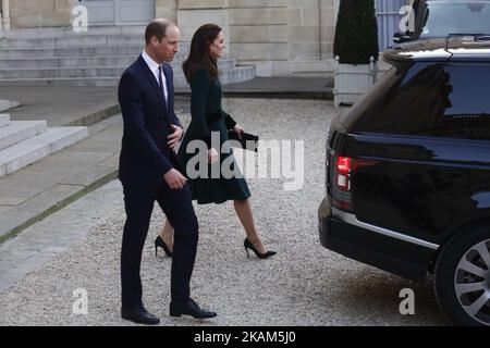 Prinz William, Herzog von Cambridge und Catherine, Herzogin von Cambridge treffen sich am 17. März 2017 in Paris, Frankreich, mit Präsident Francois Hollande im Elysee Palace. Der Herzog und die Herzogin sind auf einer zweitägigen Tour durch Frankreich. Am 17. März 2017. (Foto von Mehdi Taamallah / Nurphoto) *** Bitte nutzen Sie die Gutschrift aus dem Kreditfeld *** Stockfoto