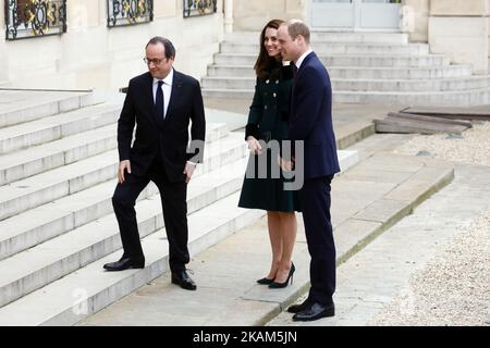 Prinzessin Catherine, Herzogin von Cambridge und Prinz William, Herzog von Cambridge, wurden am 17. März 2017 vom französischen Präsidenten Francois Hollande im Palais de l'Elysee in Paris, Frankreich, empfangen. (Foto von Mehdi Taamallah / Nurphoto) *** Bitte nutzen Sie die Gutschrift aus dem Kreditfeld *** Stockfoto