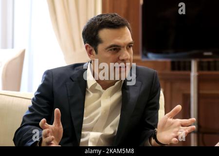 Der griechische Premierminister Alexis Tsipras bei seinem Treffen mit dem Präsidenten der Progressiven Allianz der Sozialisten & Demokraten, Gianni Pittella (nicht im Bild) am 17. März 2017 im Herrenhaus Maximos in Athen (Foto von Panayotis Tzamaros/NurPhoto) *** Bitte benutzen Sie den Credit from Credit Field *** Stockfoto