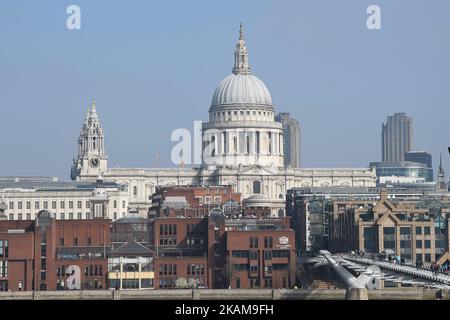 Gesamtansicht der Tate Modern Galley in London am 27. März 2017. Die Tate Modern ist eines der größten Museen für moderne und zeitgenössische Kunst der Welt. Der neue Anbau wurde im Juni 2016 eröffnet und verfügt über einen zehnstöckigen Turm, der 65 Meter vom Boden entfernt ist und einen Panoramablick auf den Gipfel bietet. (Foto von Alberto Pezzali/NurPhoto) *** Bitte nutzen Sie die Gutschrift aus dem Kreditfeld *** Stockfoto