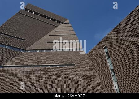 Gesamtansicht der Tate Modern Galley in London am 27. März 2017. Die Tate Modern ist eines der größten Museen für moderne und zeitgenössische Kunst der Welt. Der neue Anbau wurde im Juni 2016 eröffnet und verfügt über einen zehnstöckigen Turm, der 65 Meter vom Boden entfernt ist und einen Panoramablick auf den Gipfel bietet. (Foto von Alberto Pezzali/NurPhoto) *** Bitte nutzen Sie die Gutschrift aus dem Kreditfeld *** Stockfoto