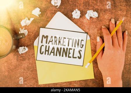 Textschild mit Marketing-Kanälen. Wort für das Notwendige, um das Eigentum an Waren zu übertragen Stockfoto