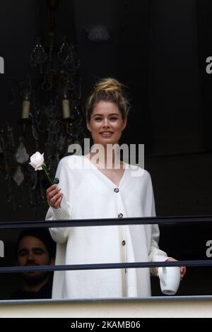 Model Doutzen Kroes wird gesehen, wie sie am 31. März 2017 in Paris einen Werbespot für eine L'Oreal Cosmetic dreht. (Foto von Mehdi Taamallah/NurPhoto) *** Bitte benutzen Sie die Gutschrift aus dem Kreditfeld *** Stockfoto