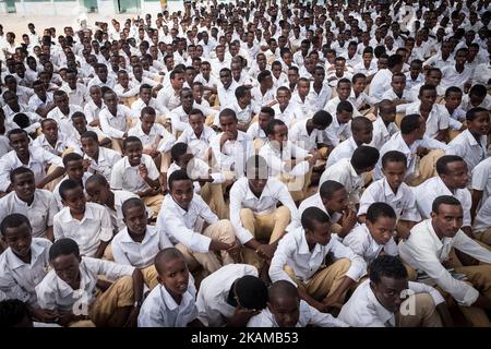 März 2017. Grundschule Dhamma Yasin Arsan. Gruppe von Studnets. Somalia hat eine der weltweit niedrigsten Einschulungsraten für Kinder im Grundschulalter. Nur dreißig Prozent der Kinder gehen zur Schule und nur vierzig Prozent der Schüler sind Mädchen. Darüber hinaus gehört die Arbeitslosigkeit in Somalia zu den höchsten der Welt. (Foto von Maciej Moskwa/NurPhoto) *** Bitte nutzen Sie die Gutschrift aus dem Kreditfeld *** Stockfoto