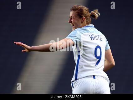 Ellen White, Englands Frauen, feiert ihr Tor während des Internationalen Freundschaftsspiels zwischen England und Österreich-Frauen im Stadion MK, Milton Keynes am 10. April 2017 (Foto: Kieran Galvin/NurPhoto) *** Bitte benutzen Sie die Gutschrift aus dem Credit Field *** Stockfoto