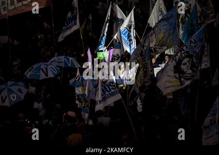 Demonstranten während eines Protestes gegen geschlechterspezifische Gewalt in Buenos Aires, Argentinien, Dienstag, 11. April 2017. Menschen protestierten gegen die Verurteilung der Gewalt gegen Frauen und die Tötung von Micaela Garcia, die seit mehreren Tagen vermisst wurde und am Samstag ihr Leichnam gefunden wurde. (Foto von Gabriel Sotelo/NurPhoto) *** Bitte nutzen Sie die Gutschrift aus dem Kreditfeld *** Stockfoto