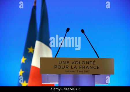 François Fillon, ehemaliger Premierminister unter Sarkozys Präsidentschaft, war in Toulouse am Zenith, um vor der französischen Präsidentschaftswahl 1. eines seiner letzten Treffen abzuhalten. Er ist der Kandidat der konservativen Partei 'Les Républicains' nach einem Primary. Toulouse. Frankreich. April 13. 2017. (Foto von Alain Pitton/NurPhoto) *** Bitte nutzen Sie die Gutschrift aus dem Kreditfeld *** Stockfoto